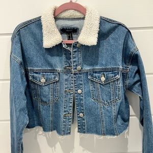 Cropped denim jacket, fur collar